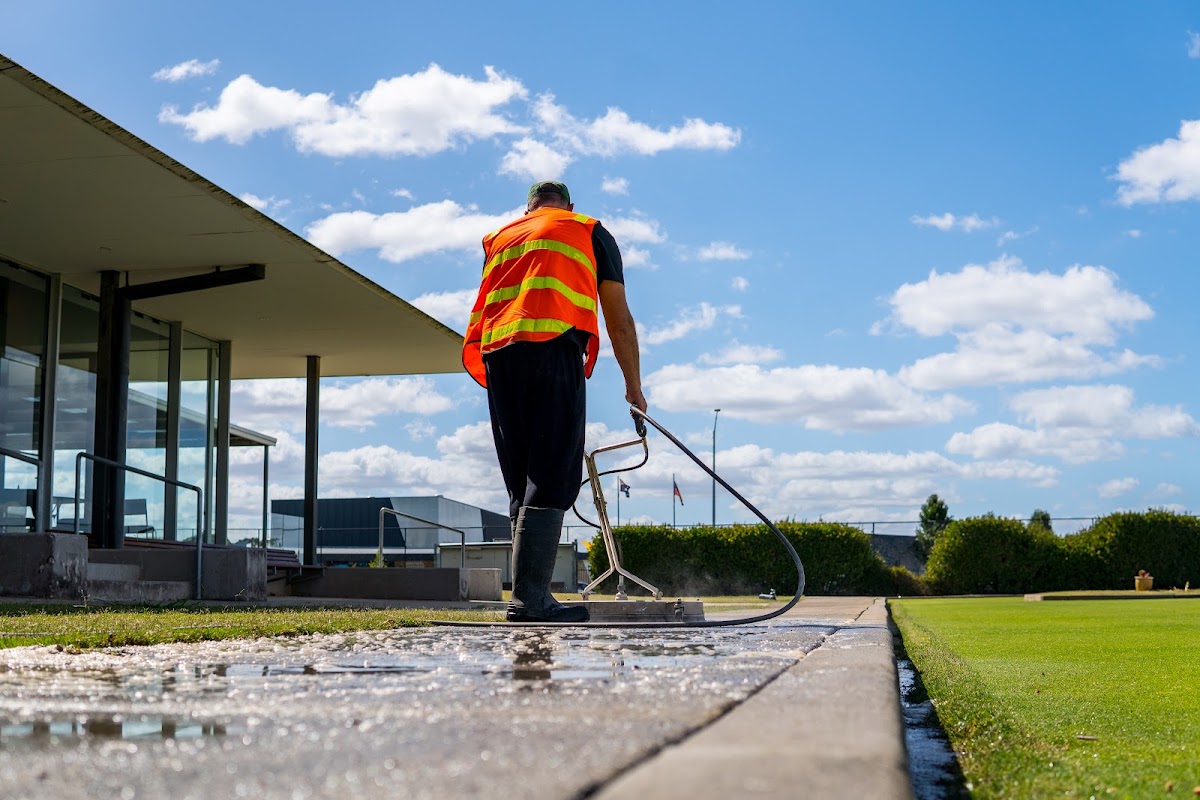 Pressure cleaning in Castle Hill, Sydney
