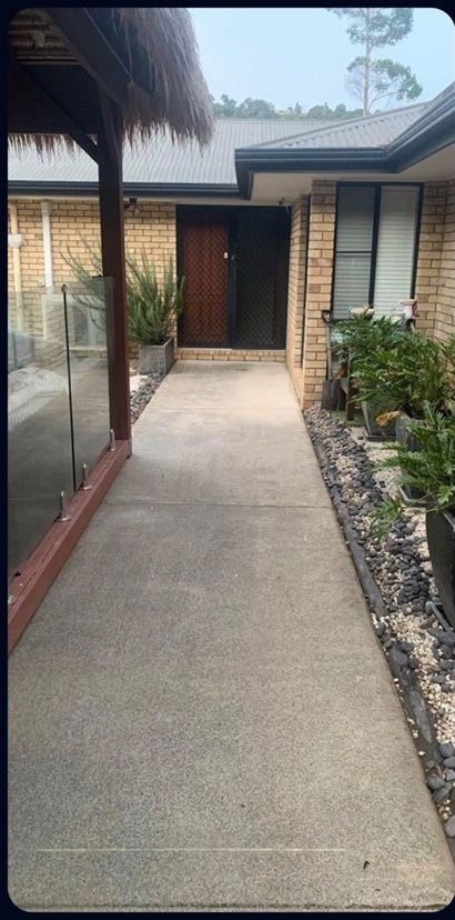 Freshly pressure-cleaned concrete driveway in Sydney